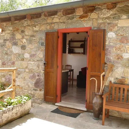 Barna Sleeps 6 Pool 플레시오